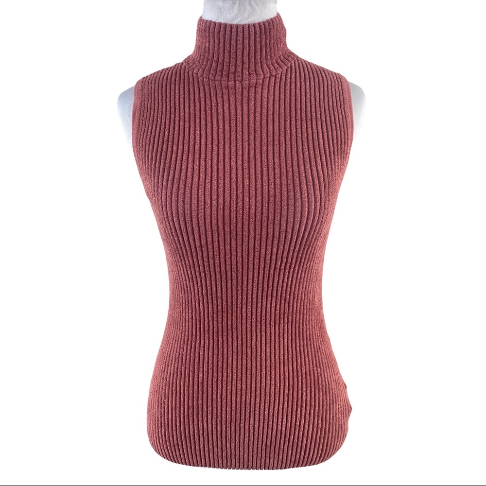 Moth Ribbed Sleeveless Turtle Neck Tank - Picture 2 of 7